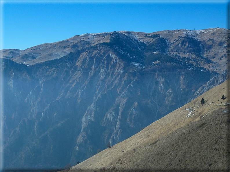 foto Salita dal Monte Tomba a Cima Grappa